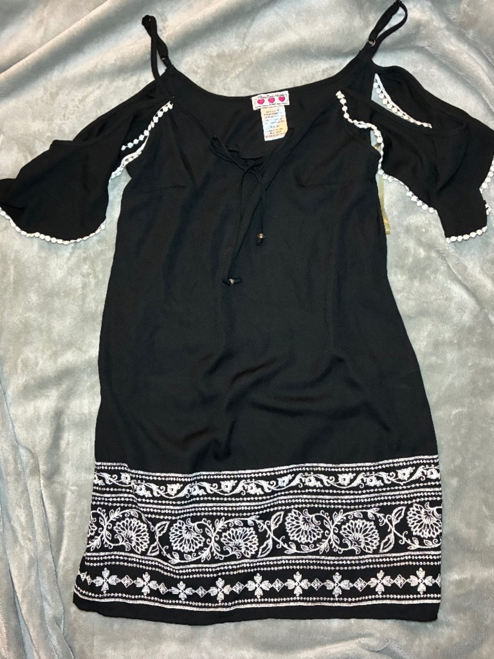 Black/White Chiffon Cold Shoulder V-Neck